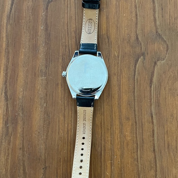 Fossil Watch - Unique Water Droplet face design with Crystal Accents. - Picture 11 of 12